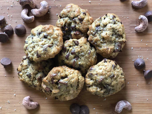 Chewy Cashew Oatmeal Chocolate Chip Cookies