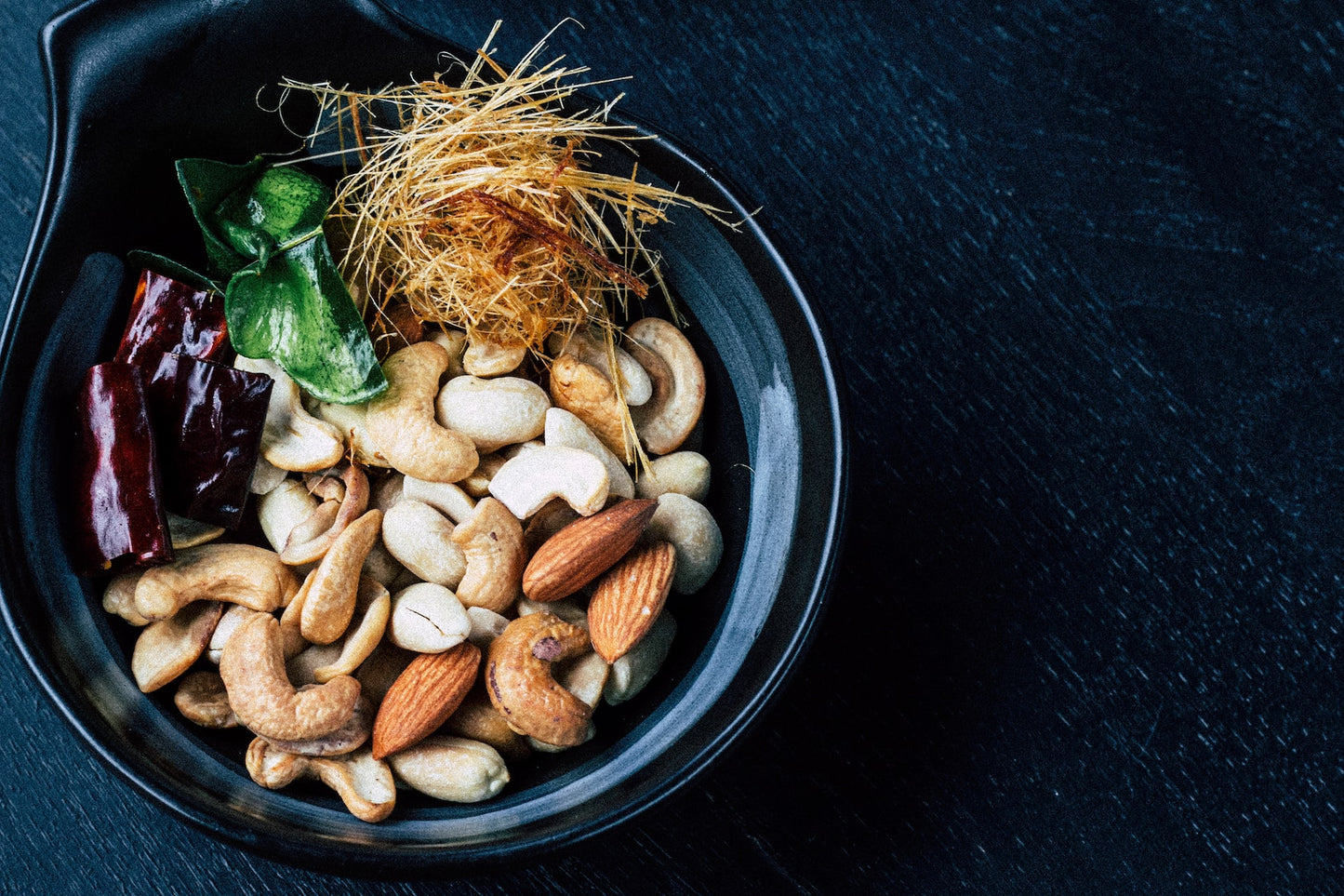 Exploring the Vegan Lifestyle with Cashews: Creative Recipes and Nutritional Benefits